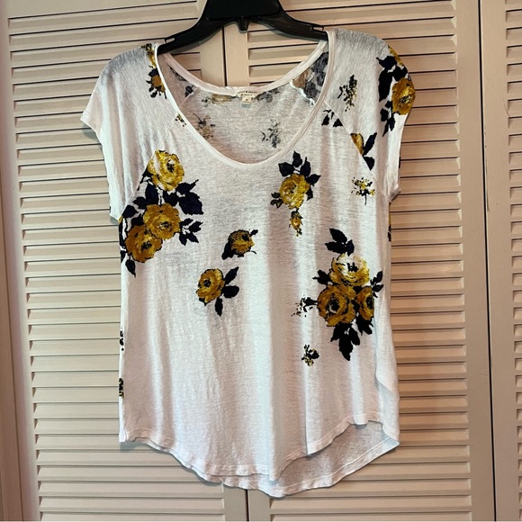 LUCKY BRAND Like New Cap Sleeve Floral Top  in Size Medium. - Picture 1 of 6